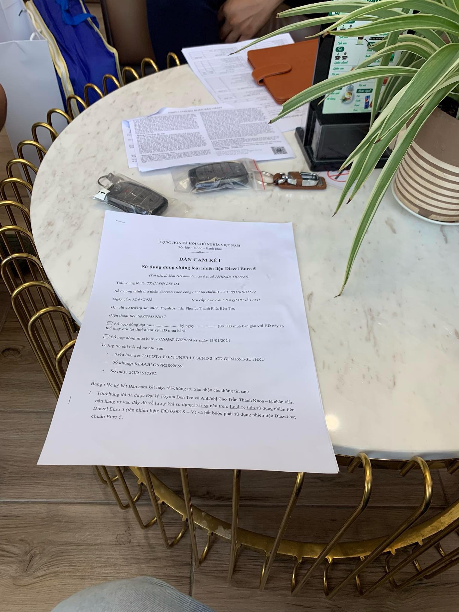 Thực hư câu chuyện khách hàng mua xe Toyota Fortuner Legender bị bắt phải ký cam kết dùng dầu 0.001S Thực hư câu chuyện khách hàng mua xe Toyota Fortuner Legender bị bắt phải ký cam kết dùng dầu 0.001S