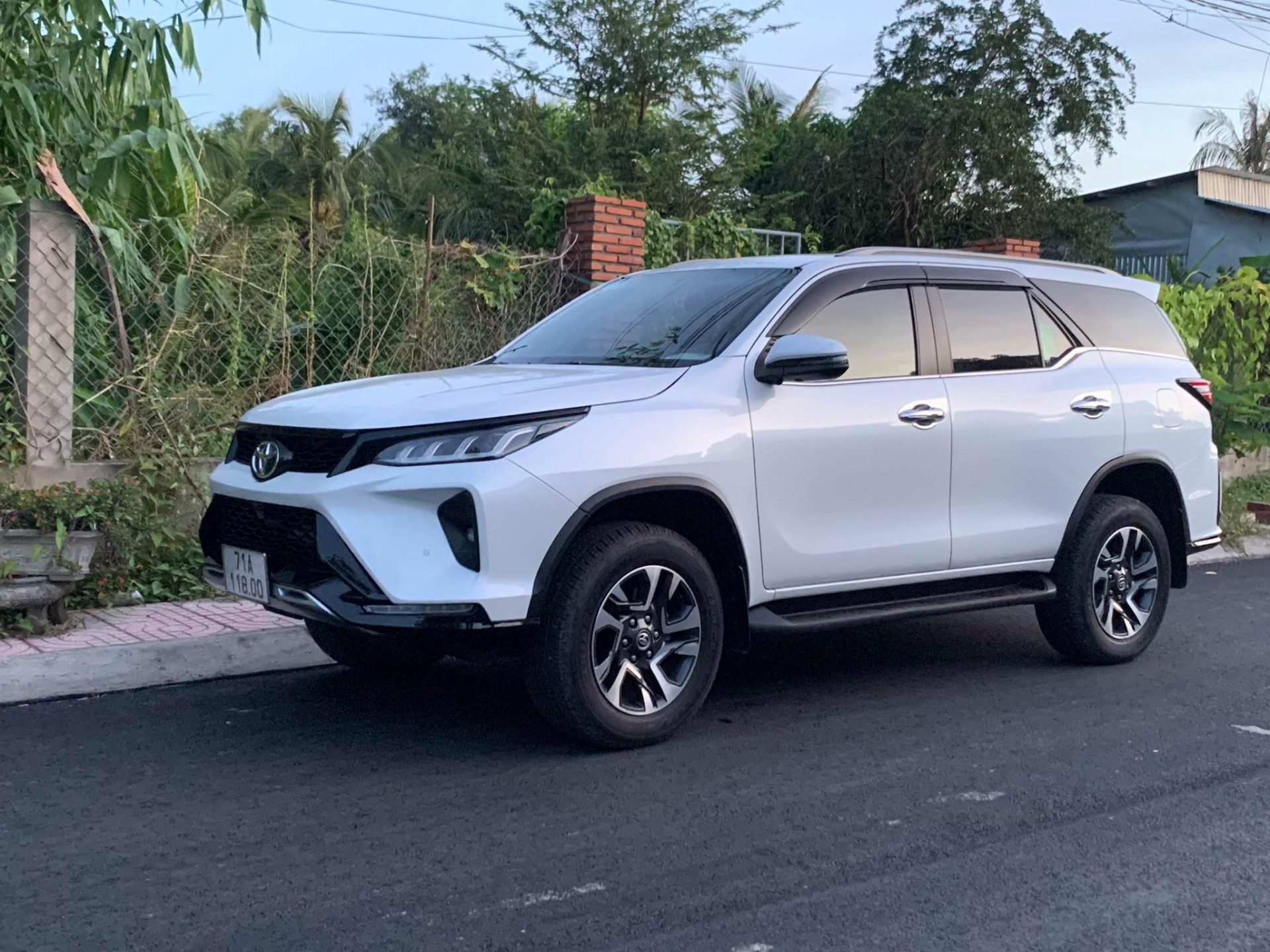 Thực hư câu chuyện khách hàng mua xe Toyota Fortuner Legender bị bắt phải ký cam kết dùng dầu 0.001S Thực hư câu chuyện khách hàng mua xe Toyota Fortuner Legender bị bắt phải ký cam kết dùng dầu 0.001S