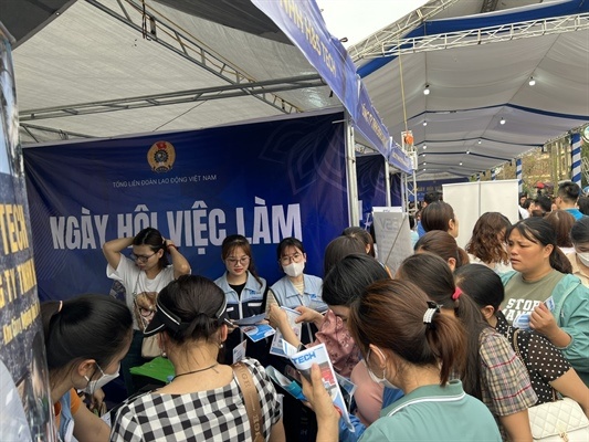 Hiệu quả kết nối cung - cầu tại Ngày hội việc làm cho lao động nữ Hiệu quả kết nối cung - cầu tại Ngày hội việc làm cho lao động nữ