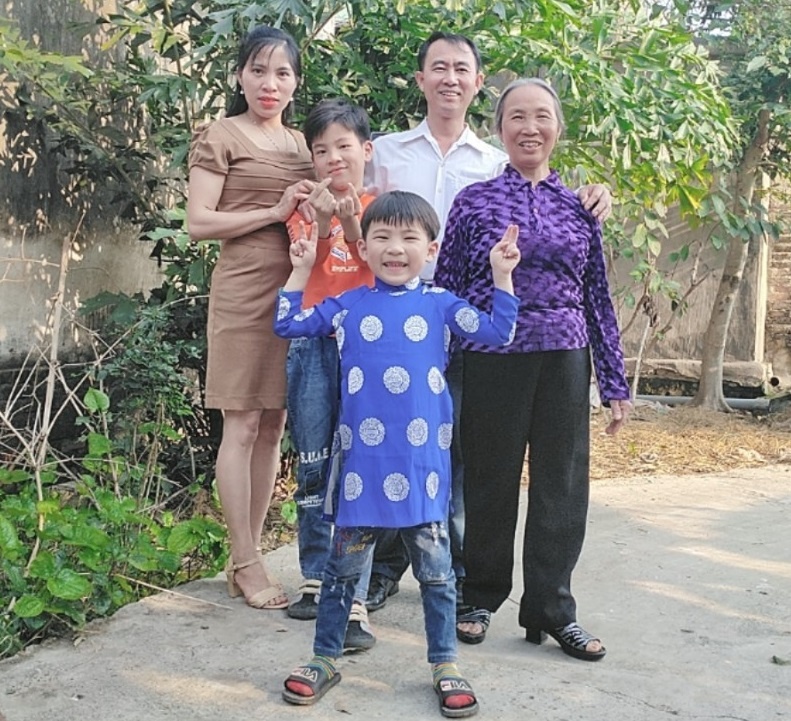 Nữ đảng viên từ chối làm tổ trưởng để là… công nhân may Nữ đảng viên từ chối làm tổ trưởng để là… công nhân may