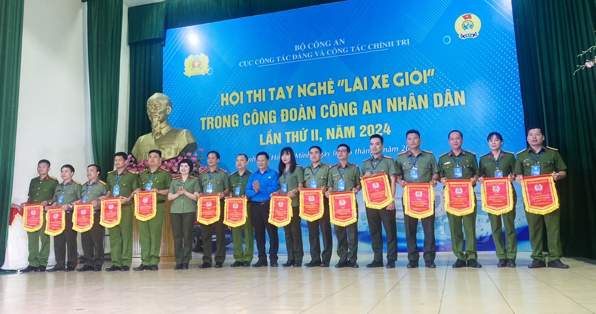 Hội thi tay nghề “Lái xe Công an nhân dân giỏi Hội thi tay nghề “Lái xe Công an nhân dân giỏi