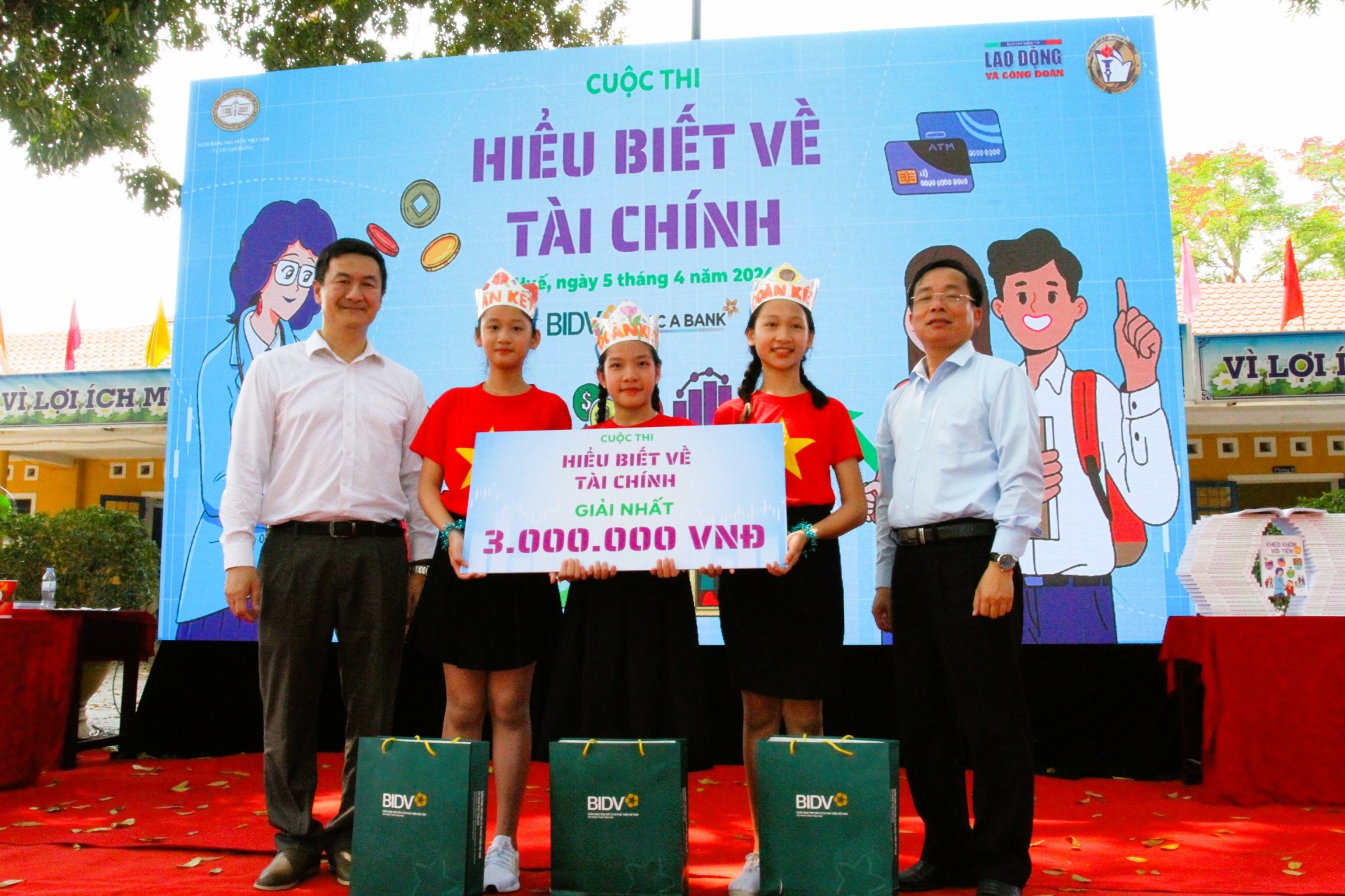 Hiểu về tiền để “làm chủ” nó