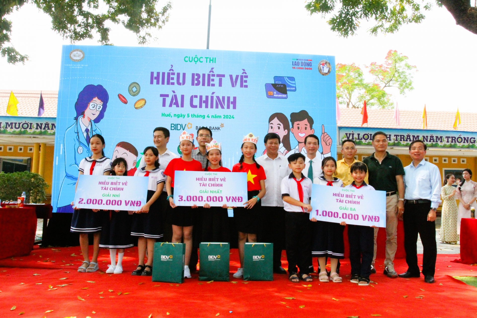 Hiểu về tiền để “làm chủ” nó