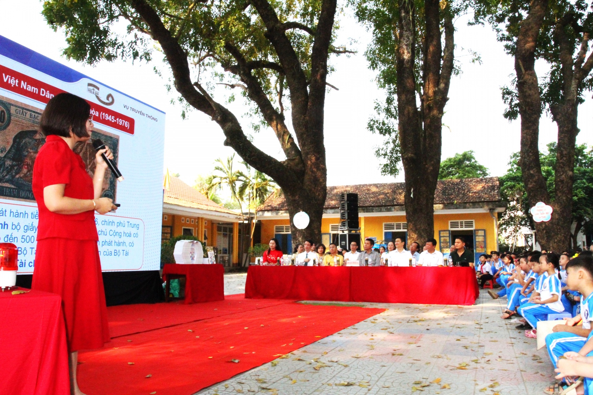 Hiểu về tiền để “làm chủ” nó