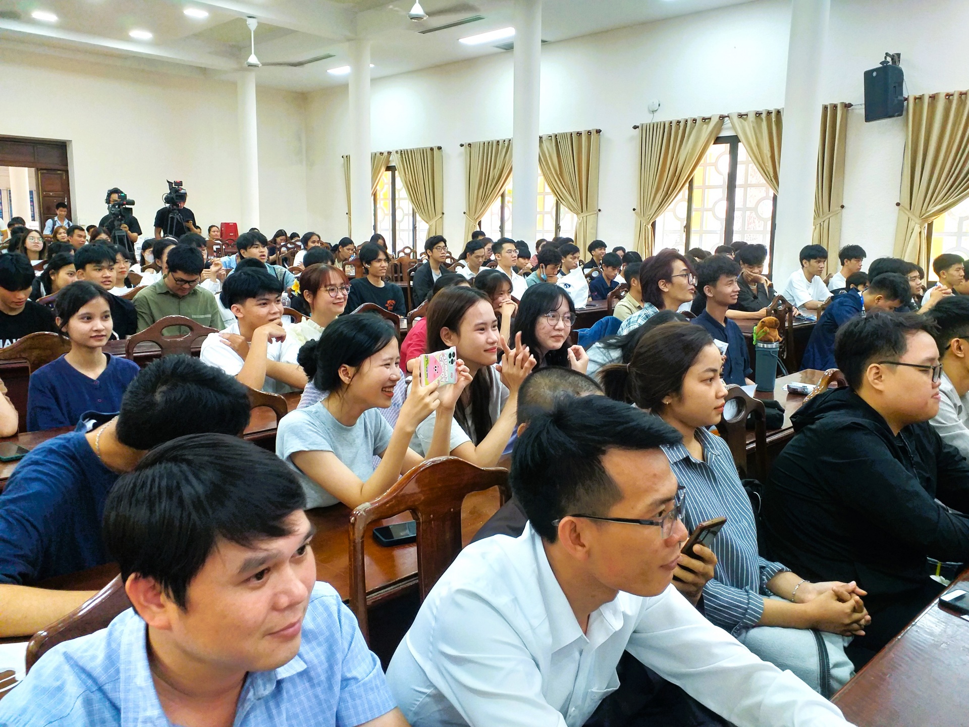 Hiểu về tiền để “làm chủ” nó