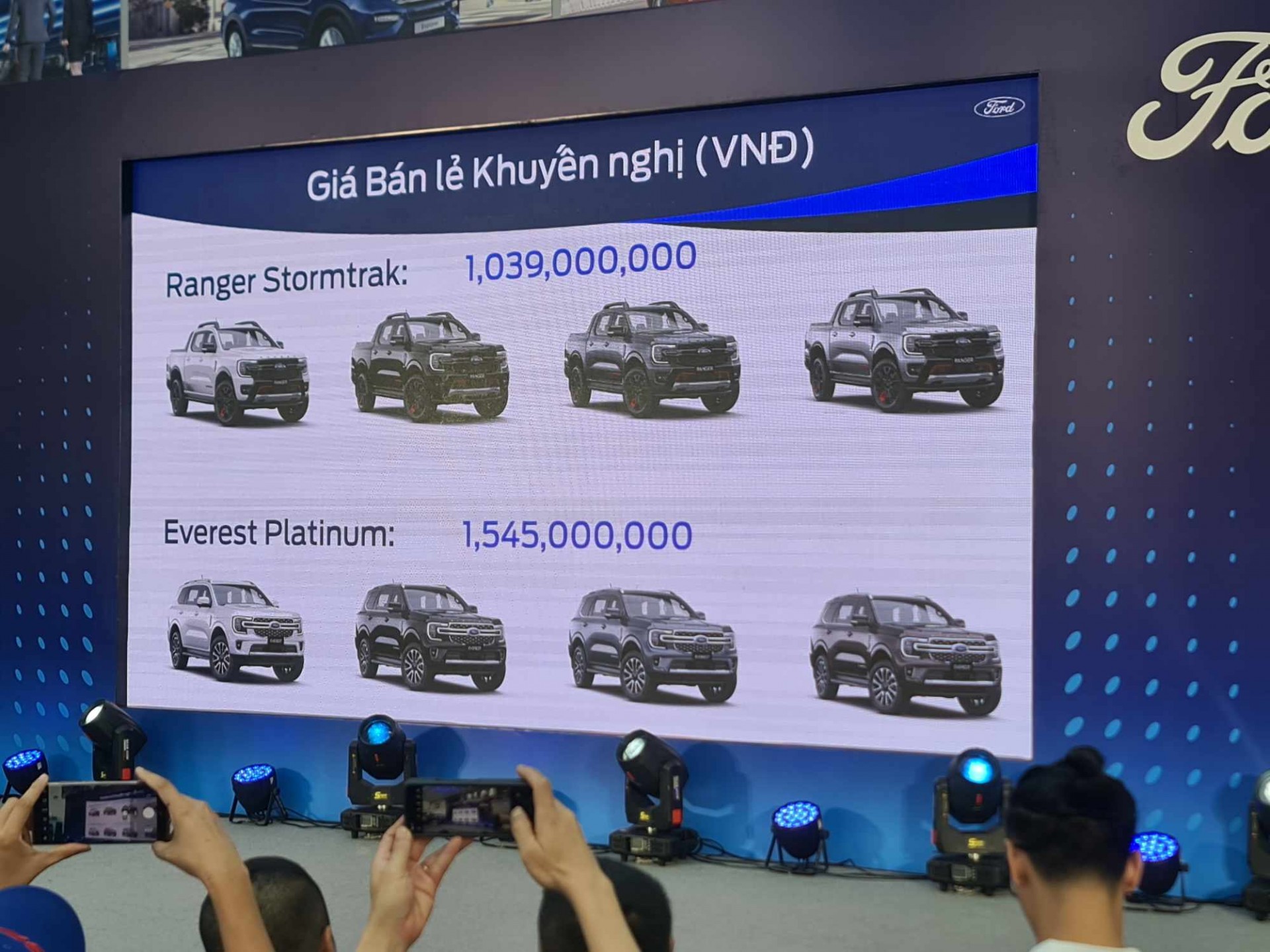 Ford Việt Nam công bố giá Ranger Stormtrak và Everest Platinum Ford Việt Nam công bố giá Ranger Stormtrak và Everest Platinum
