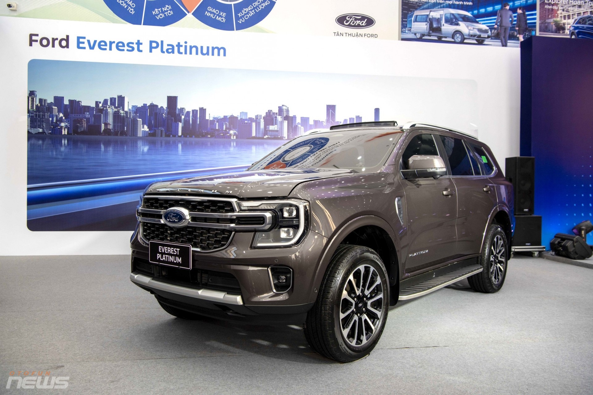Ford Việt Nam công bố giá Ranger Stormtrak và Everest Platinum Ford Việt Nam công bố giá Ranger Stormtrak và Everest Platinum