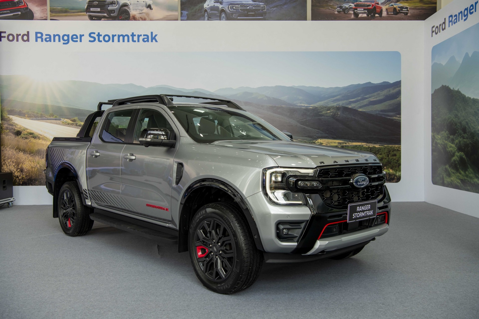 Ford Việt Nam công bố giá Ranger Stormtrak và Everest Platinum Ford Việt Nam công bố giá Ranger Stormtrak và Everest Platinum