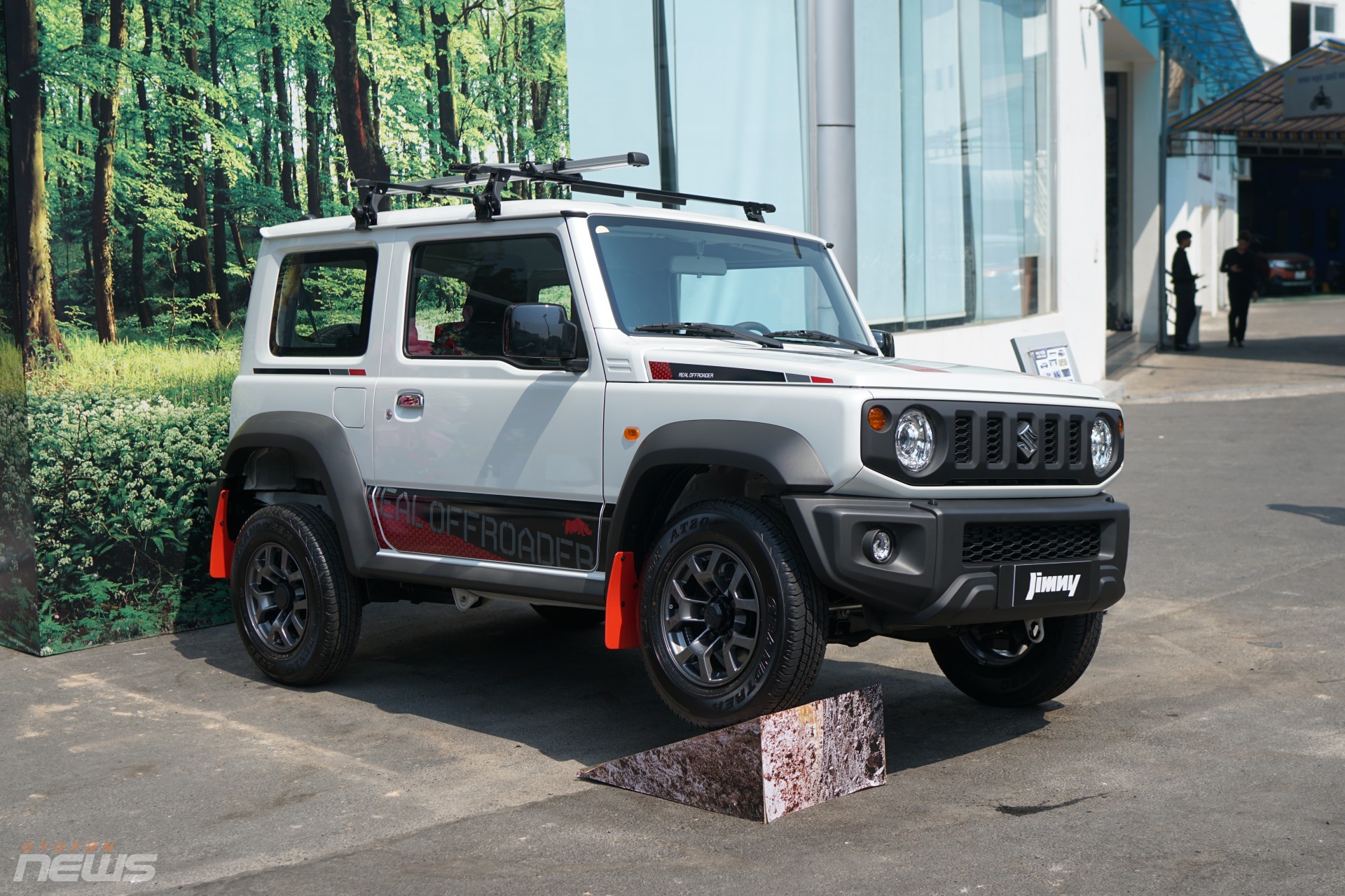 Giá lăn bánh Suzuki Jimny lên tới hơn 900 triệu đồng