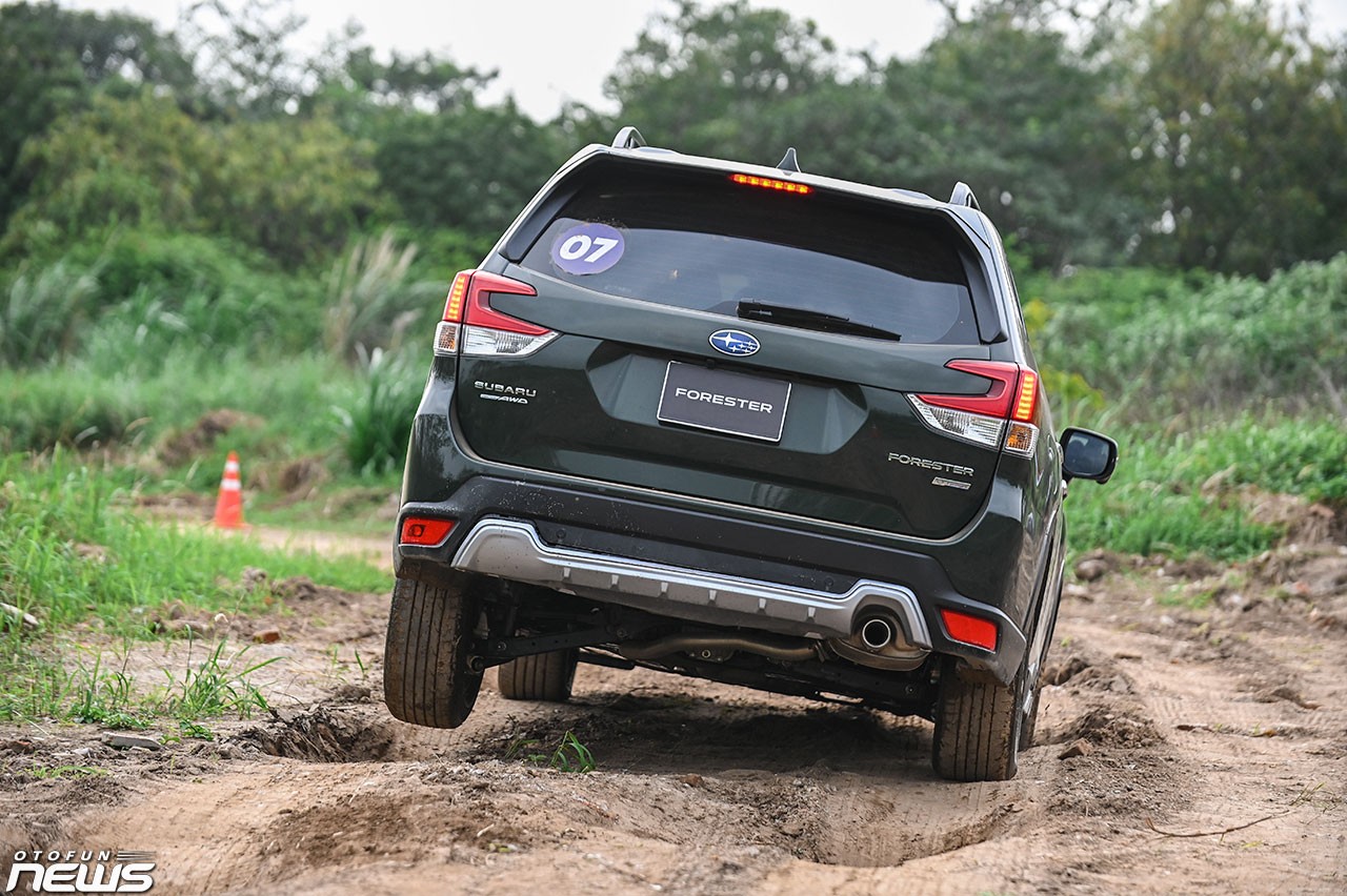 Cùng Subaru Forester lội nước, đi vách nghiêng, leo dốc cao tại thủ đô Hà Nội