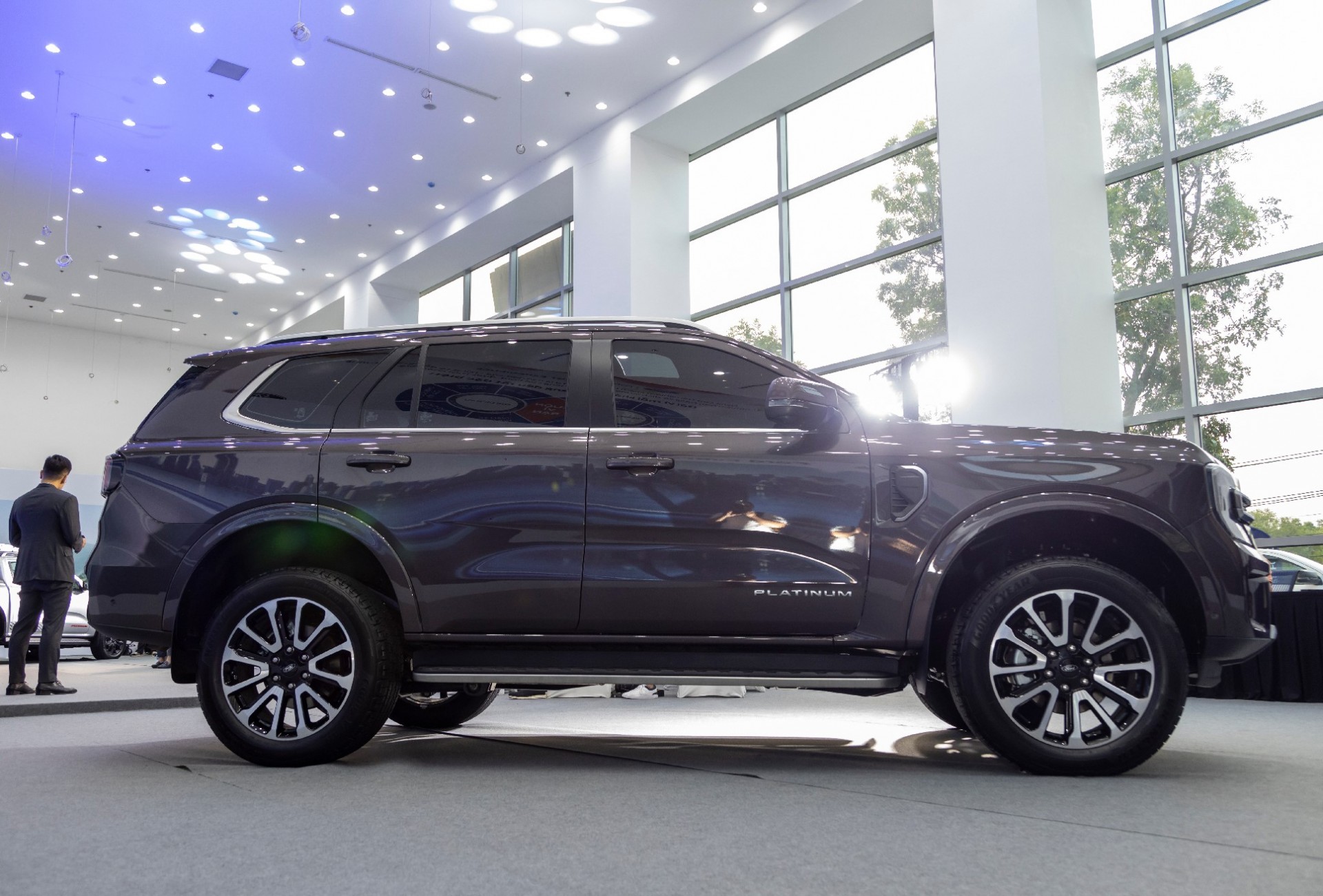 Soi chi tiết bộ đôi Ford Everest Platinum và Ranger Stormtrak vừa ra mắt Soi chi tiết bộ đôi Ford Everest Platinum và Ranger Stormtrak vừa ra mắt