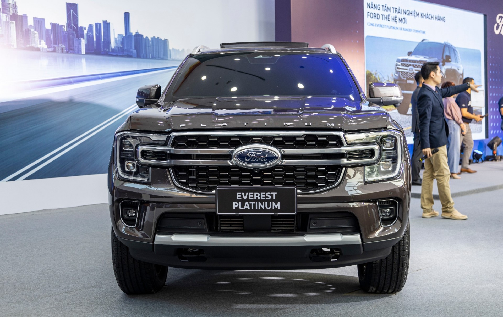Soi chi tiết bộ đôi Ford Everest Platinum và Ranger Stormtrak vừa ra mắt Soi chi tiết bộ đôi Ford Everest Platinum và Ranger Stormtrak vừa ra mắt