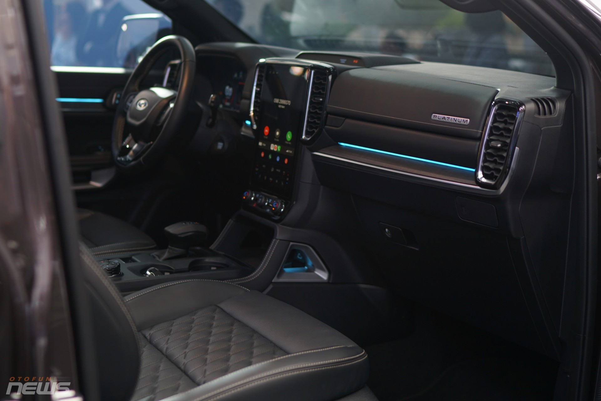 Soi chi tiết bộ đôi Ford Everest Platinum và Ranger Stormtrak vừa ra mắt Soi chi tiết bộ đôi Ford Everest Platinum và Ranger Stormtrak vừa ra mắt