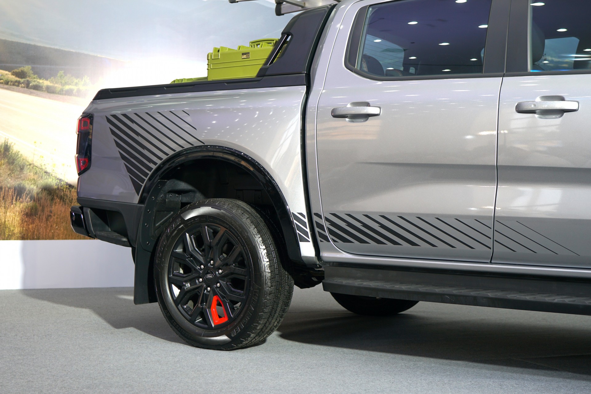 Soi chi tiết bộ đôi Ford Everest Platinum và Ranger Stormtrak vừa ra mắt Soi chi tiết bộ đôi Ford Everest Platinum và Ranger Stormtrak vừa ra mắt