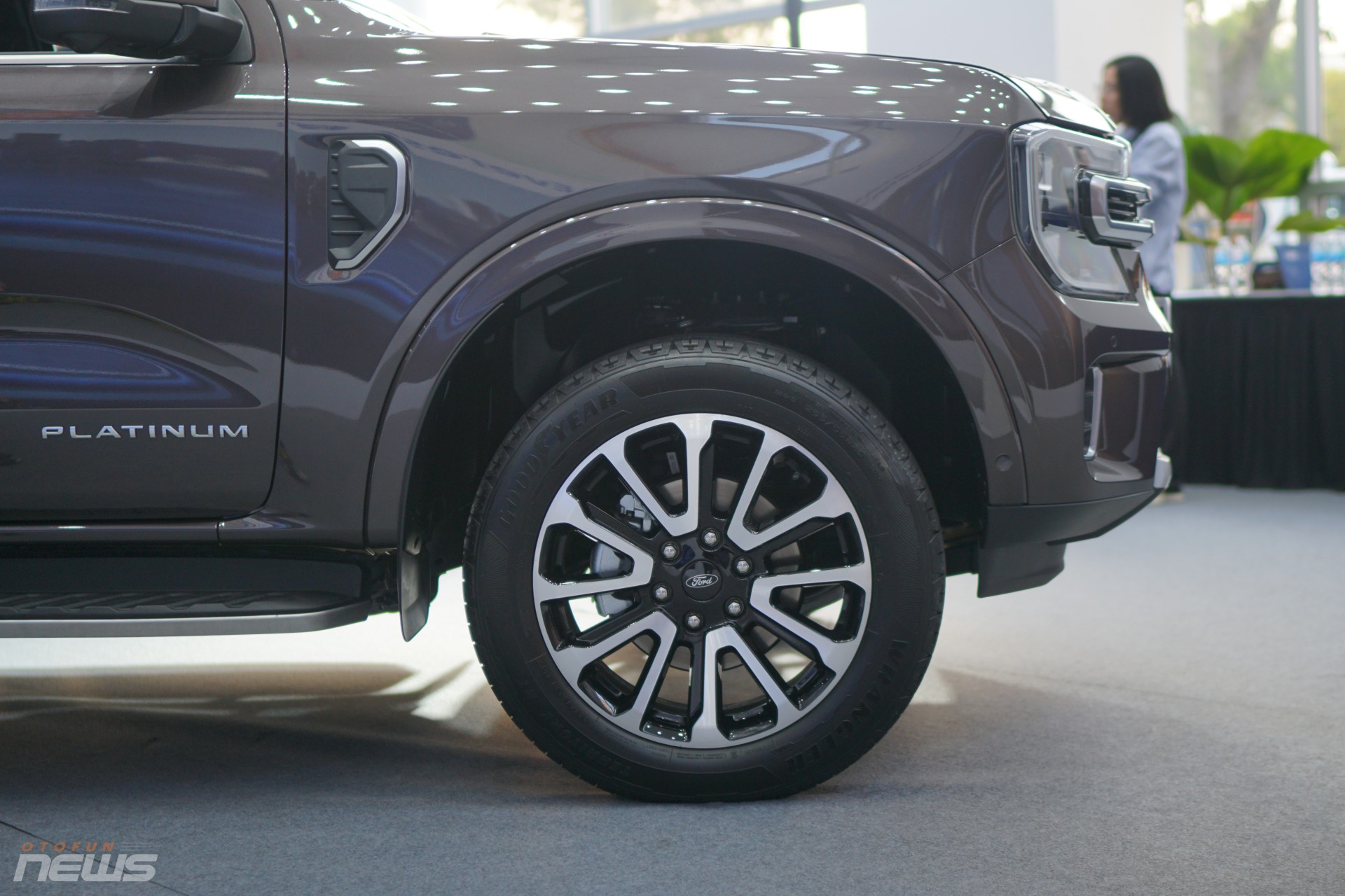 Soi chi tiết bộ đôi Ford Everest Platinum và Ranger Stormtrak vừa ra mắt Soi chi tiết bộ đôi Ford Everest Platinum và Ranger Stormtrak vừa ra mắt