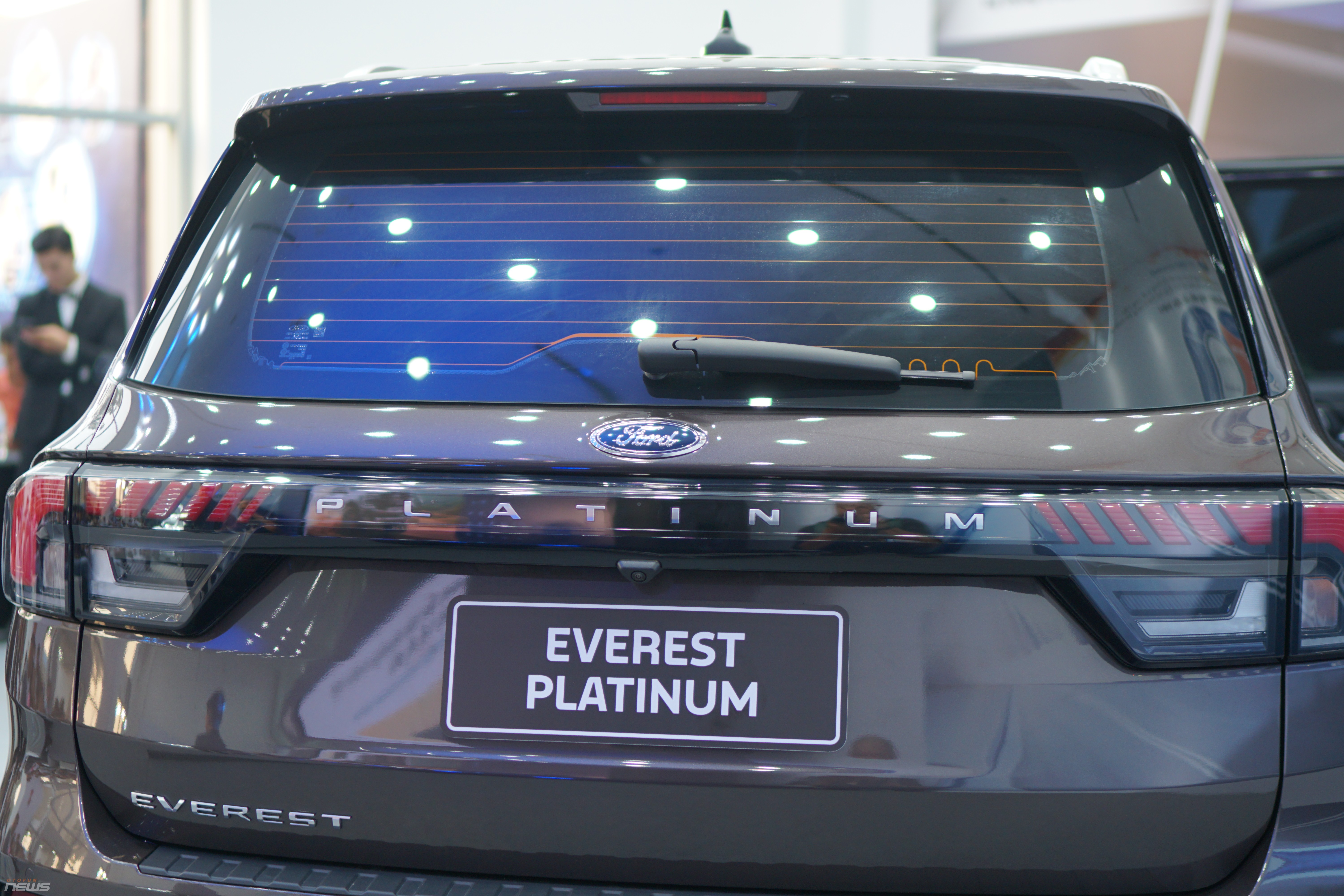 Soi chi tiết bộ đôi Ford Everest Platinum và Ranger Stormtrak vừa ra mắt Soi chi tiết bộ đôi Ford Everest Platinum và Ranger Stormtrak vừa ra mắt