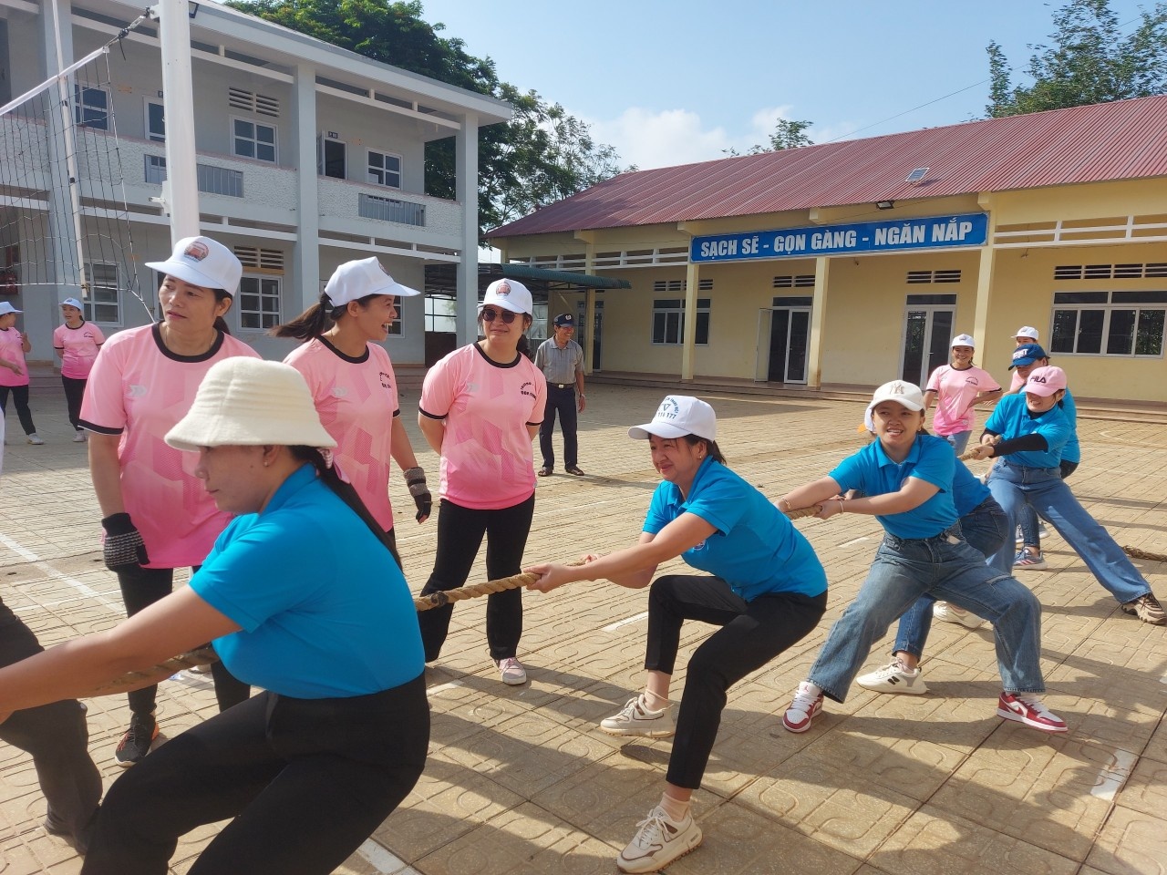 Lấy thi đua làm trung tâm các hoạt động kỷ niệm 95 năm thành lập Công đoàn Lấy thi đua làm trung tâm các hoạt động kỷ niệm 95 năm thành lập Công đoàn