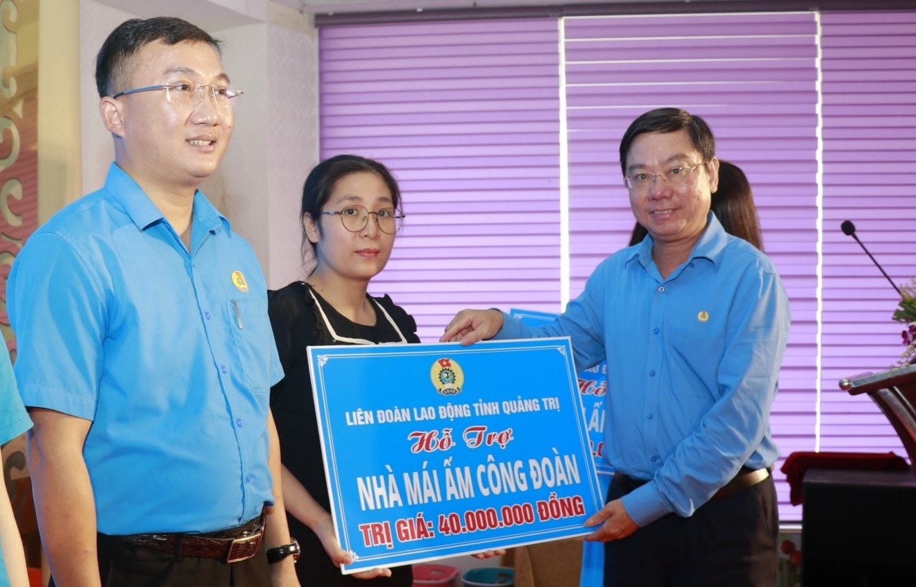 Để người lao động gặp gỡ, đối thoại với lãnh đạo chính quyền trong Tháng Công nhân Để người lao động gặp gỡ, đối thoại với lãnh đạo chính quyền trong Tháng Công nhân