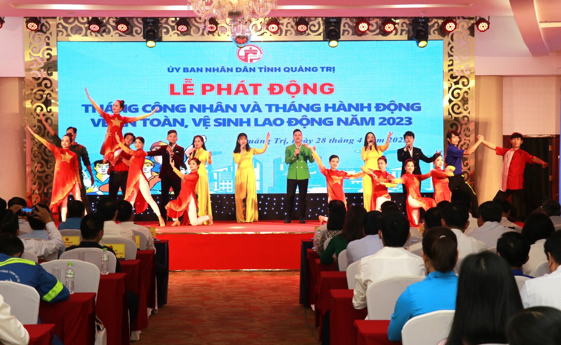 Để người lao động gặp gỡ, đối thoại với lãnh đạo chính quyền trong Tháng Công nhân Để người lao động gặp gỡ, đối thoại với lãnh đạo chính quyền trong Tháng Công nhân