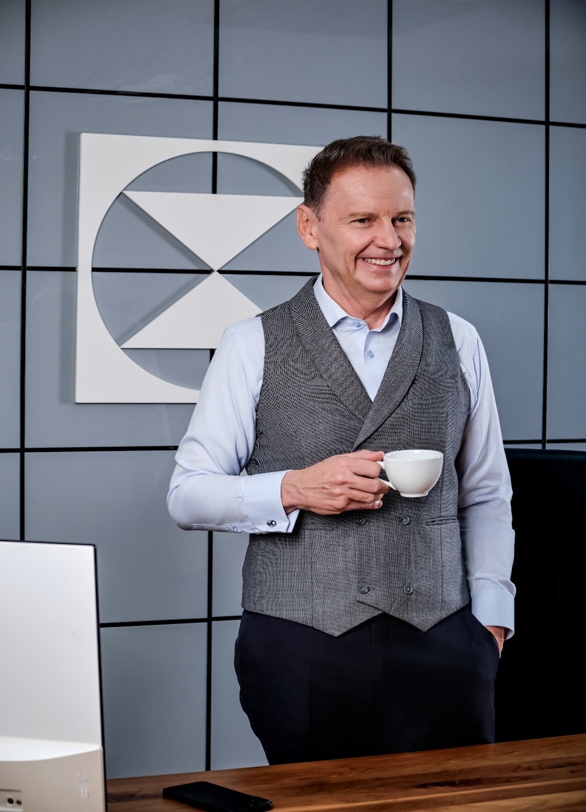 Vị thế Mercedes-Benz Vietnam trên thị trường xe sang tại Việt Nam