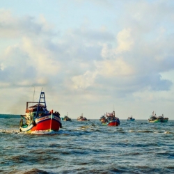 Xóm lưới - khát vọng giữa trùng khơi