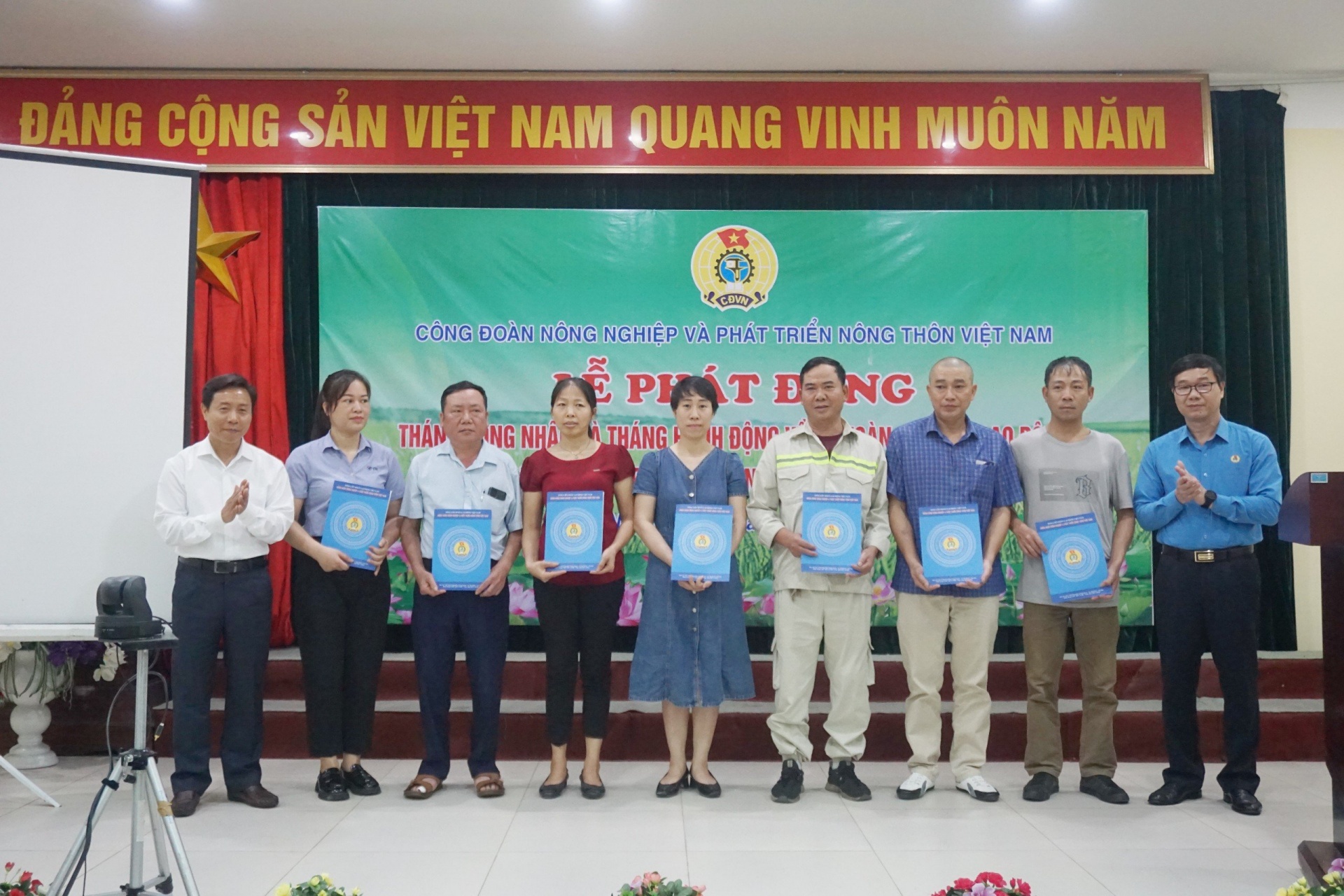 Mỗi công đoàn cơ sở một việc làm thiết thực, ý nghĩa vì lợi ích đoàn viên Mỗi công đoàn cơ sở một việc làm thiết thực, ý nghĩa vì lợi ích đoàn viên