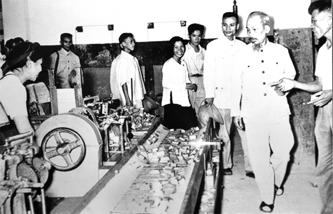 Chỉnh Đảng, tăng bản chất giai cấp công nhân, xây dựng đội ngũ công nhân chất lượng cao Chỉnh Đảng, tăng bản chất giai cấp công nhân, xây dựng đội ngũ công nhân chất lượng cao