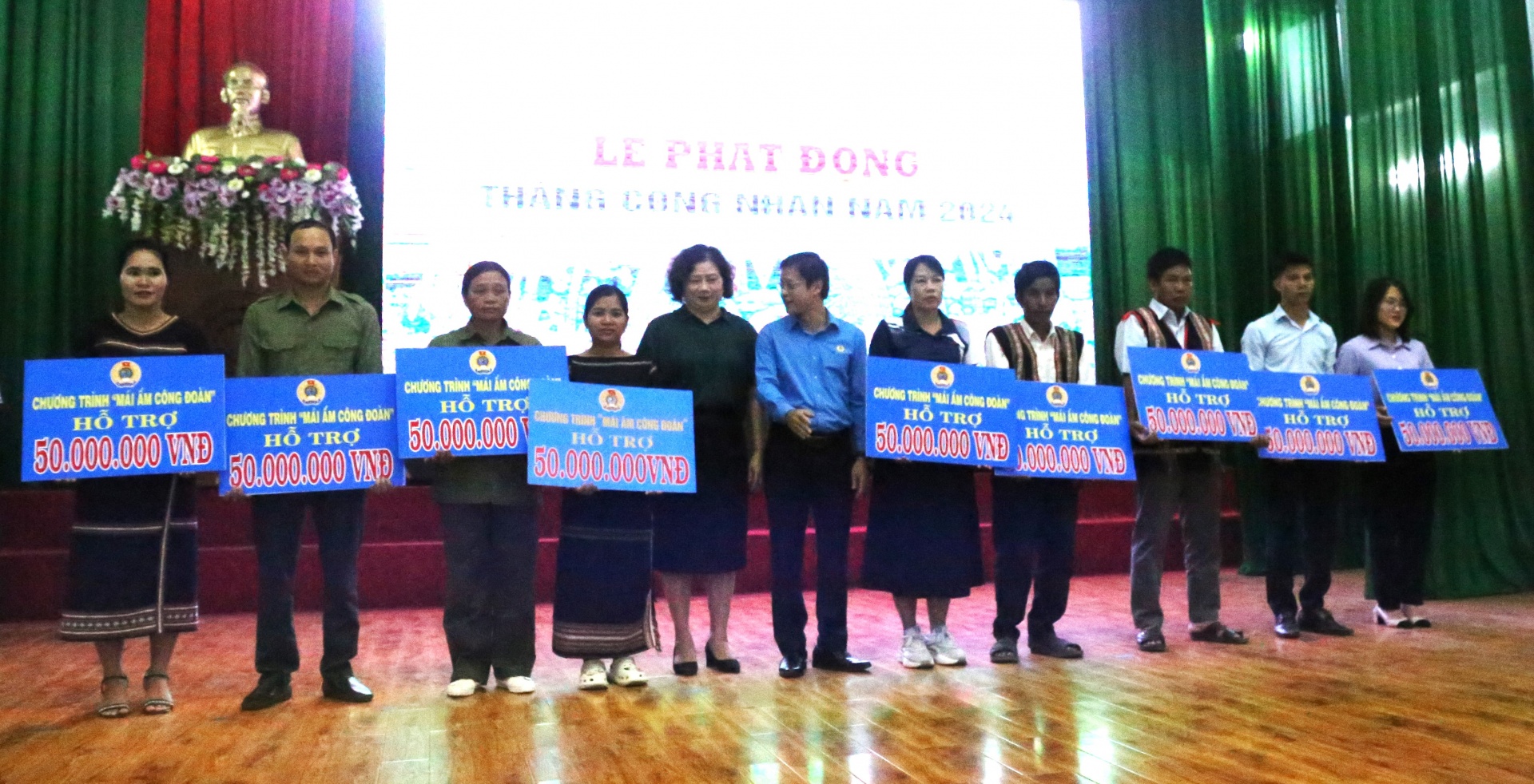 Gia Lai khởi động Tháng Công nhân với nhiều nghĩa cử ấm áp, nghĩa tình Gia Lai khởi động Tháng Công nhân với nhiều nghĩa cử ấm áp, nghĩa tình