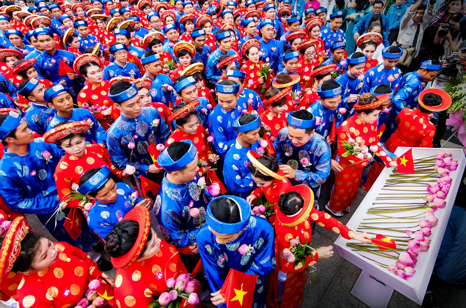 Bảo đảm an sinh xã hội cho người lao động theo định hướng Đại hội XIII của Đảng Bảo đảm an sinh xã hội cho người lao động theo định hướng Đại hội XIII của Đảng