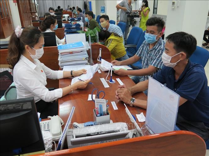 Bảo đảm an sinh xã hội cho người lao động theo định hướng Đại hội XIII của Đảng Bảo đảm an sinh xã hội cho người lao động theo định hướng Đại hội XIII của Đảng