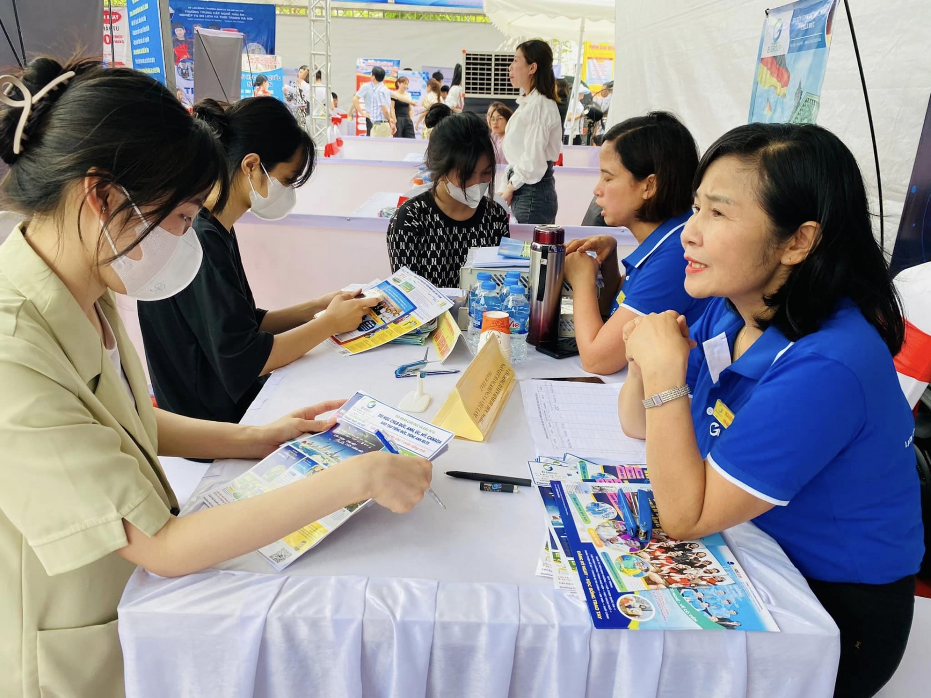 Cần tuyển gần 2.000 lao động tại huyện Thạch Thất (Hà Nội) Cần tuyển gần 2.000 lao động tại huyện Thạch Thất (Hà Nội)