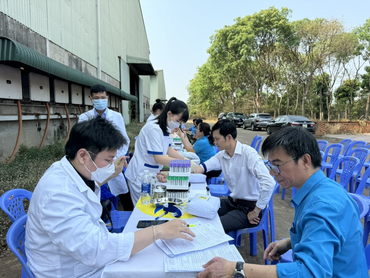 Công nhân Đắk Lắk phấn khởi dự lễ phát động Tháng Công nhân Công nhân Đắk Lắk phấn khởi dự lễ phát động Tháng Công nhân