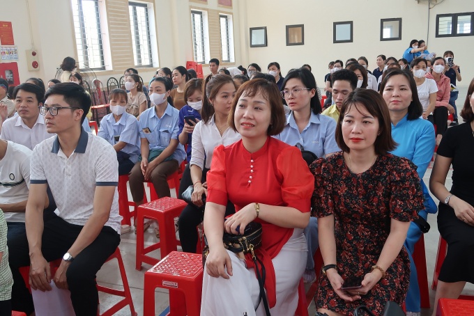 Công nhân lao động Hà Nam phấn khởi trong Lễ phát động Tháng Công nhân 2024 Công nhân lao động Hà Nam phấn khởi trong Lễ phát động Tháng Công nhân 2024