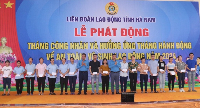 Công nhân lao động Hà Nam phấn khởi trong Lễ phát động Tháng Công nhân 2024 Công nhân lao động Hà Nam phấn khởi trong Lễ phát động Tháng Công nhân 2024