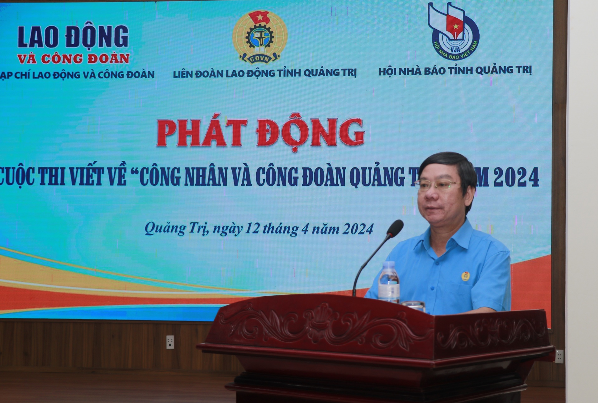 Cần những cuộc thi viết về công nhân, công đoàn để có những tác phẩm mang màu sắc riêng Cần những cuộc thi viết về công nhân, công đoàn để có những tác phẩm mang màu sắc riêng