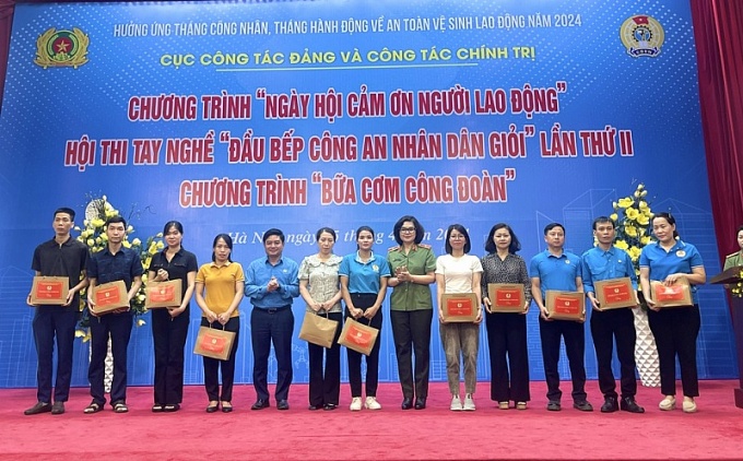 Ấm áp “Ngày hội cảm ơn người lao động” của Công đoàn Công an Nhân dân