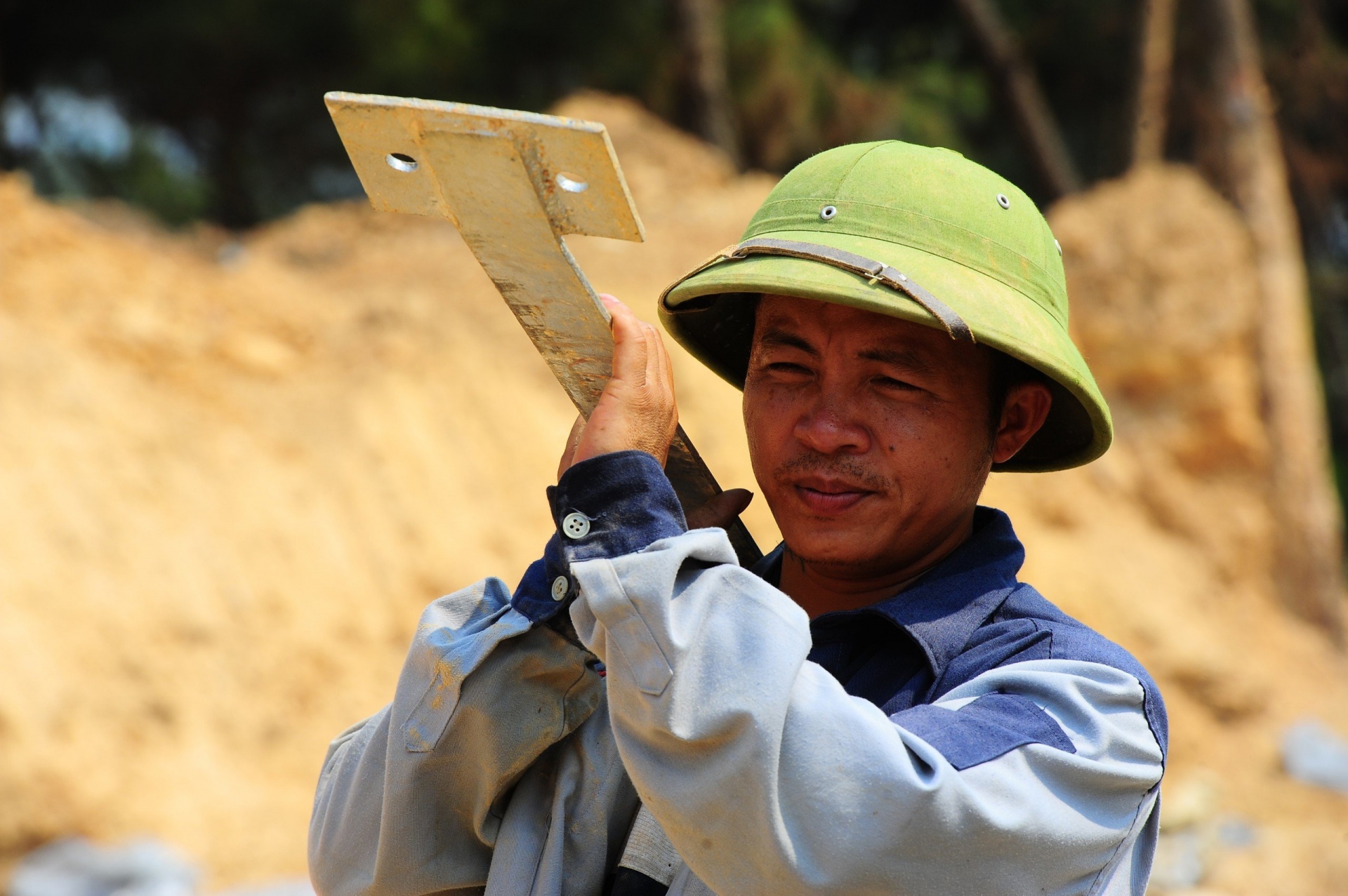 Người lao động làm việc xuyên lễ trên công trường 500kV mạch 3 Quảng Trạch - Phố Nối