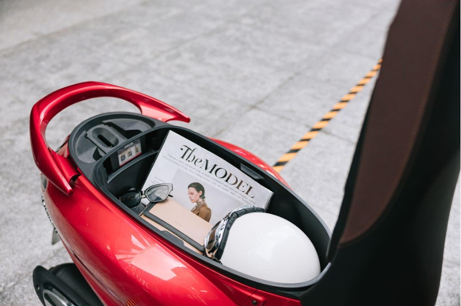 Hoa hậu Thùy Tiên phối đồ đơn giản nhưng vẫn thu hút ánh nhìn nhờ phụ kiện Hoa hậu Thùy Tiên phối đồ đơn giản nhưng vẫn thu hút ánh nhìn nhờ phụ kiện