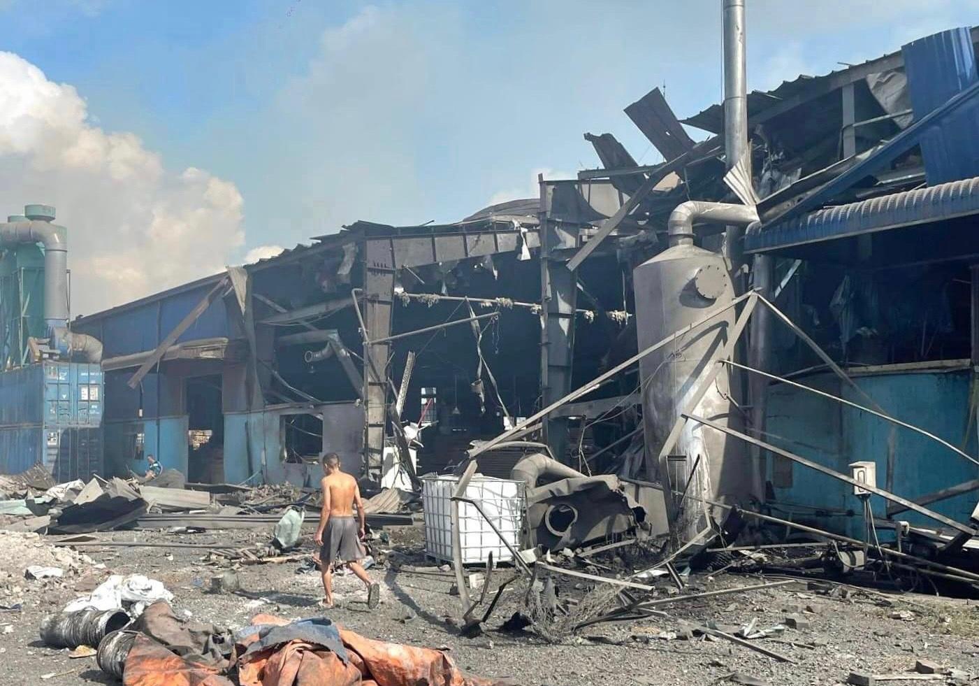 Chia sẻ mất mát với gia đình các nạn nhân trong vụ nổ ở Đồng Nai Chia sẻ mất mát với gia đình các nạn nhân trong vụ nổ ở Đồng Nai