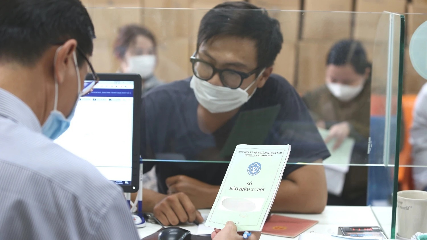 Trường hợp nào NLĐ dừng tham gia BHXH tự nguyện được hưởng BHXH một lần ngay?