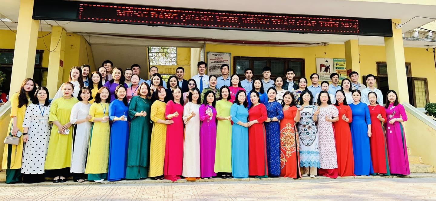 Công đoàn nhà trường đồng hành với học sinh thiểu số ở đô thị vàng