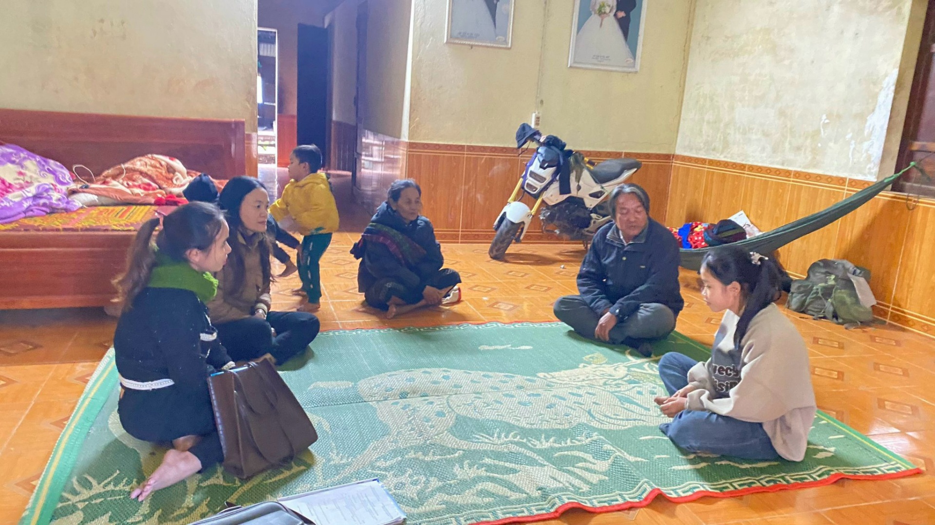 Công đoàn nhà trường đồng hành với học sinh thiểu số ở đô thị vàng