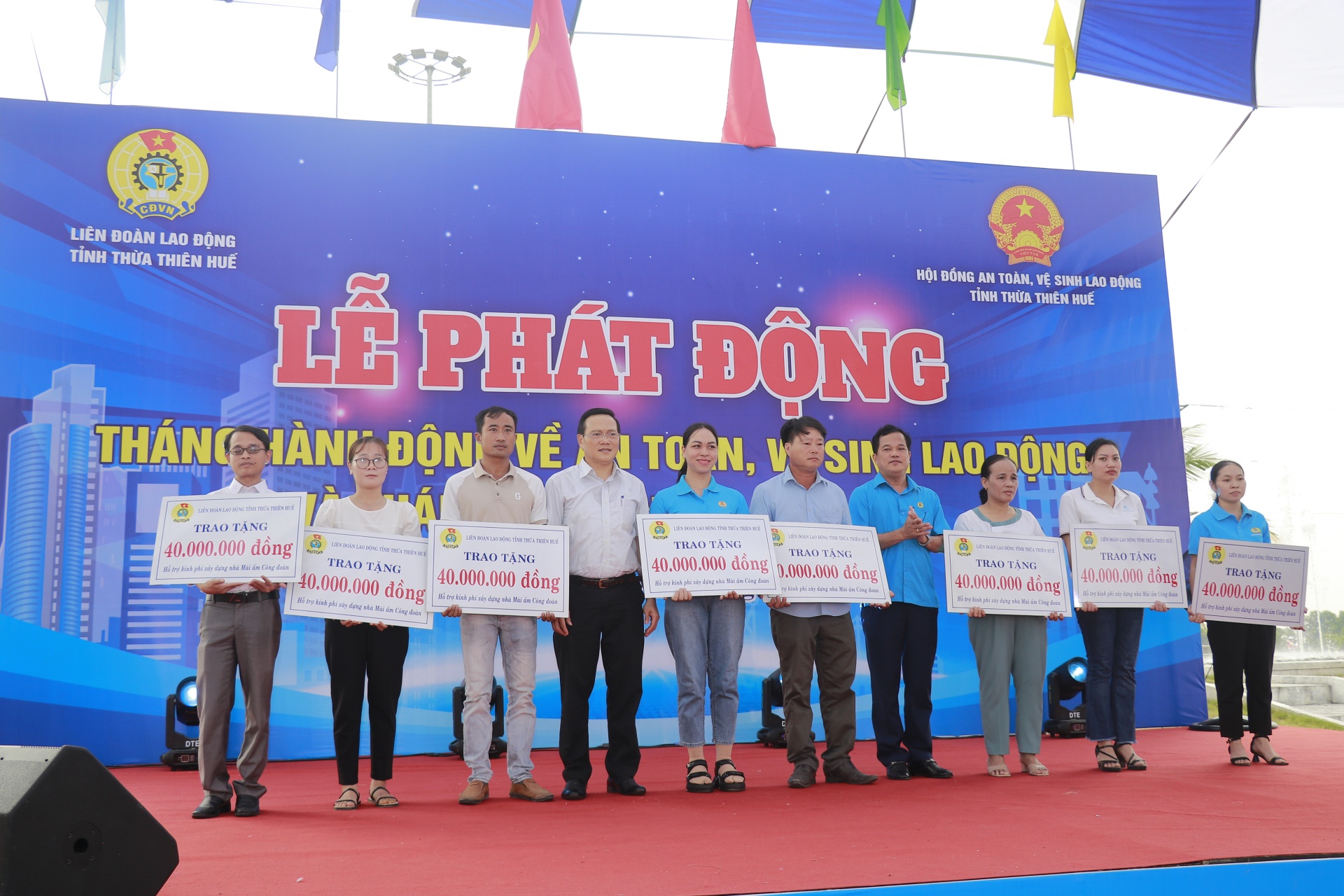 Niềm vui của cô giáo sau 12 năm về nhà chồng