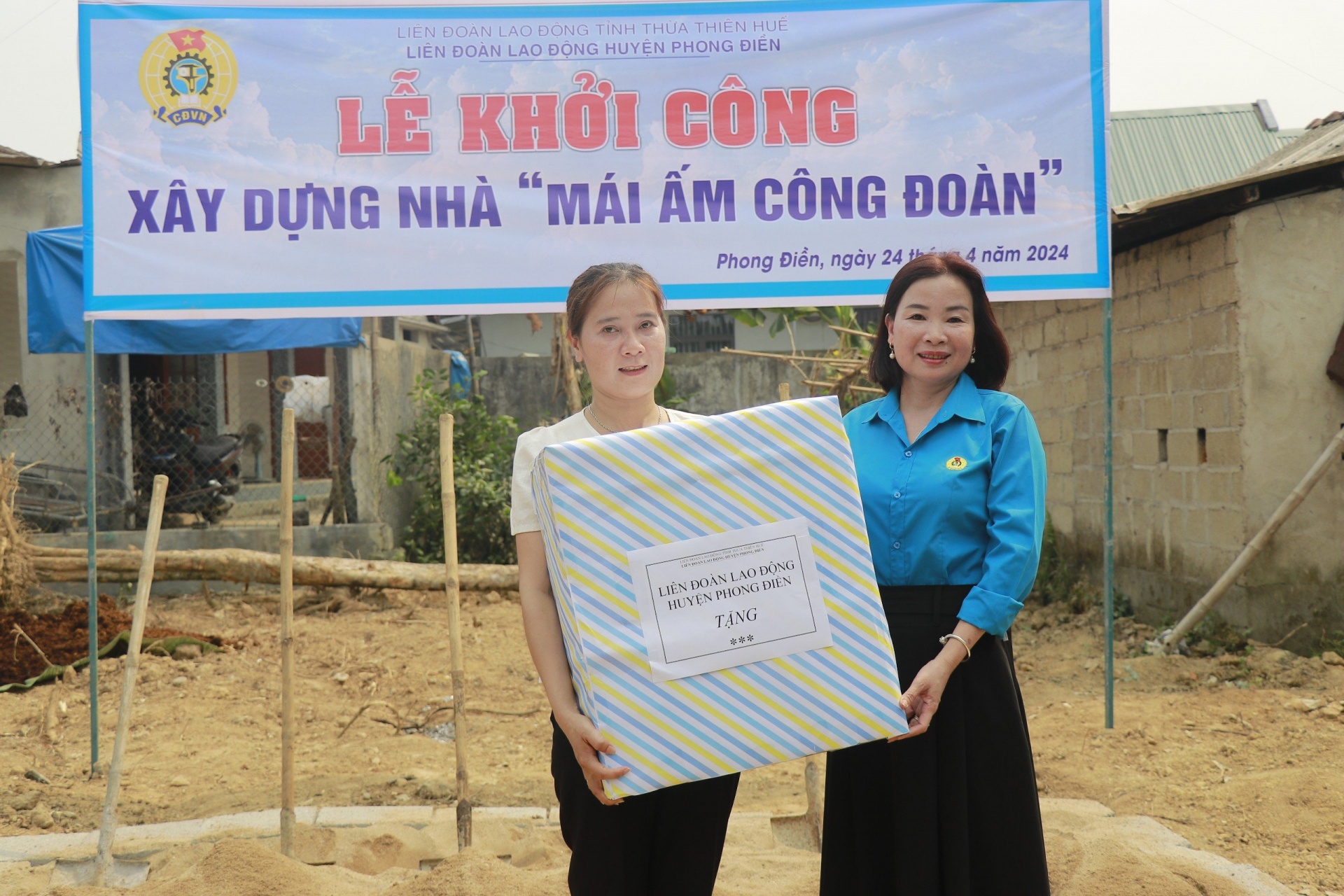 Niềm vui của cô giáo sau 12 năm về nhà chồng