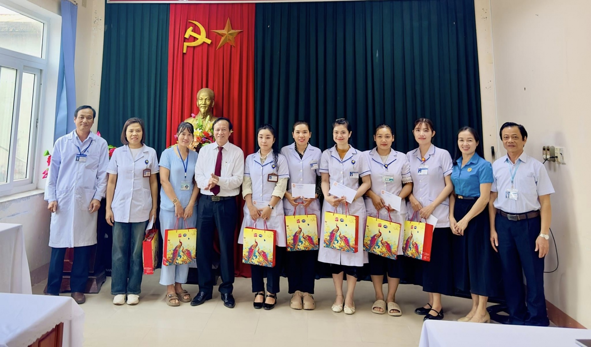 Người chị em thân thiết trong ngôi nhà chung Công đoàn ngành Y tế Người chị em thân thiết trong ngôi nhà chung Công đoàn ngành Y tế