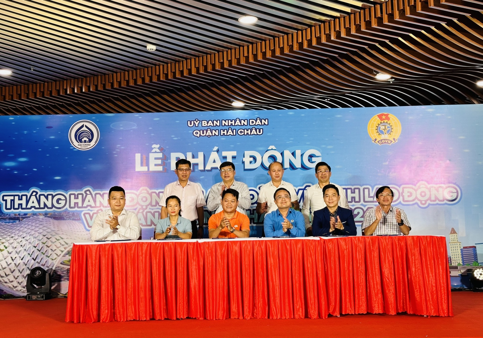 Đoàn viên, người lao động Đà Nẵng diễu hành xe đạp hưởng ứng Tháng Công nhân