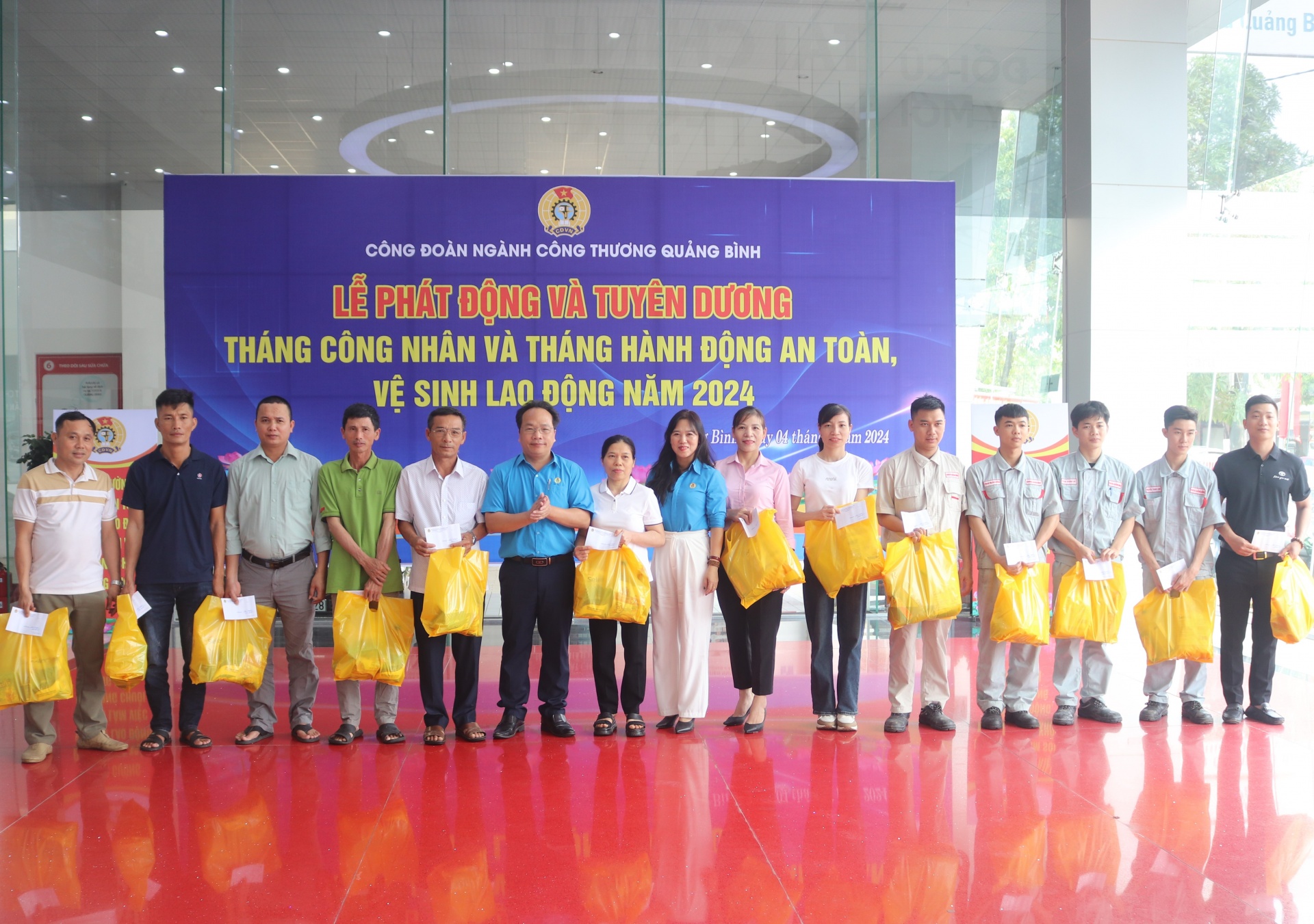 Công đoàn tỉnh Quảng Bình: Dành quan tâm đặc biệt đến đoàn viên, NLĐ khó khăn Công đoàn tỉnh Quảng Bình: Dành quan tâm đặc biệt đến đoàn viên, NLĐ khó khăn