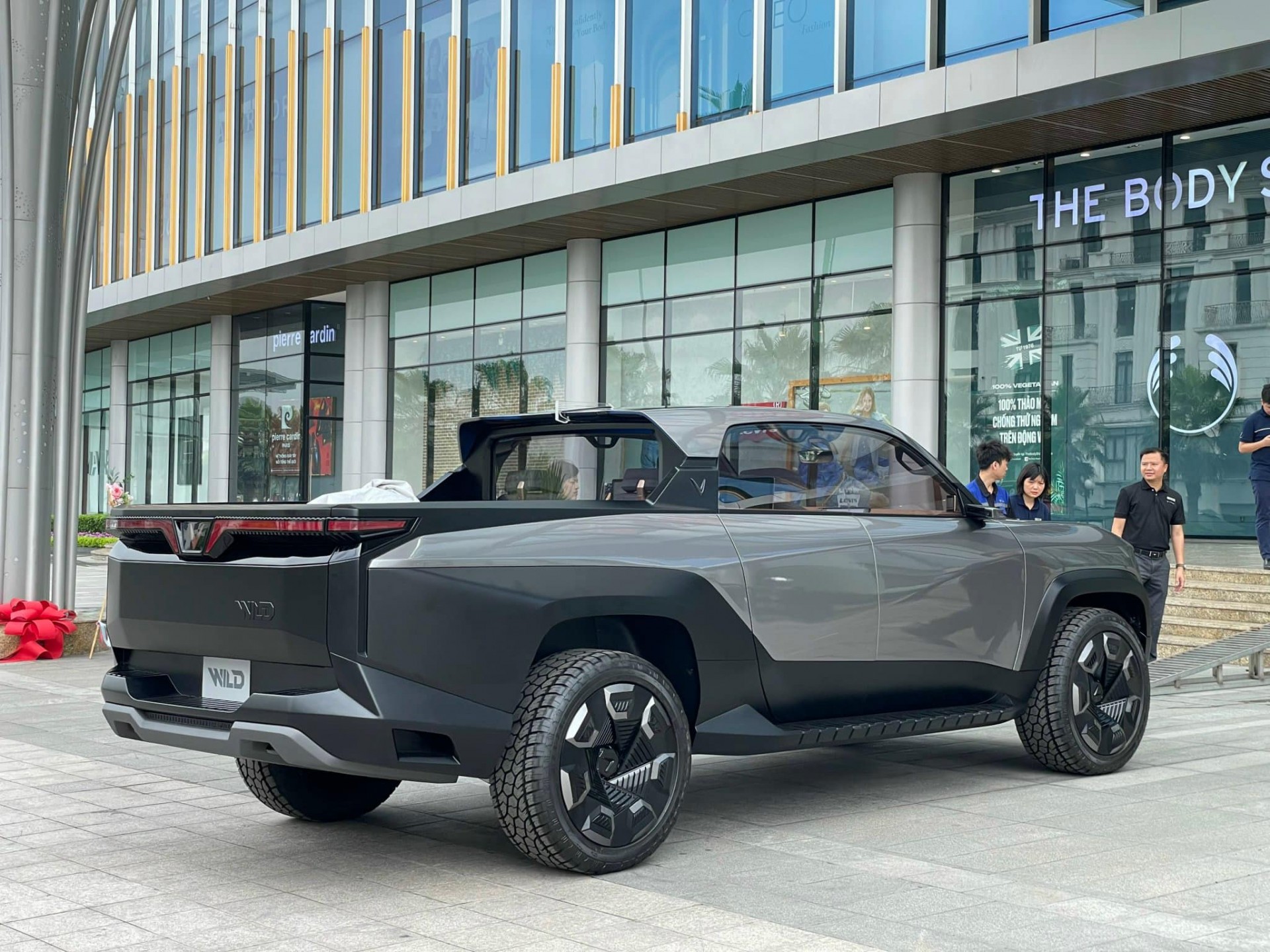 Bán tải điện VinFast VF Wild bất ngờ xuất hiện tại khu đô thị Ocean Park