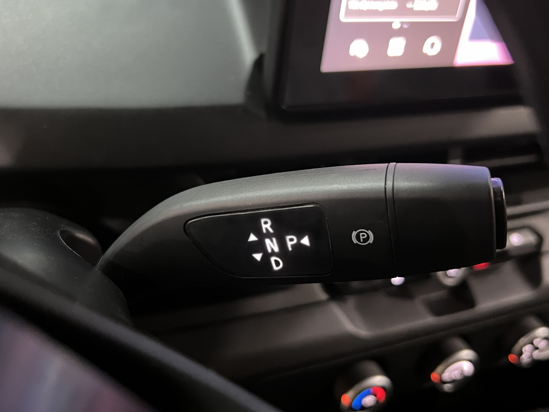 Xe /></td> </tr> <tr> <td style= Xe điện vinfast vf 3 bất ngờ chạy thử trên đường phố việt nam