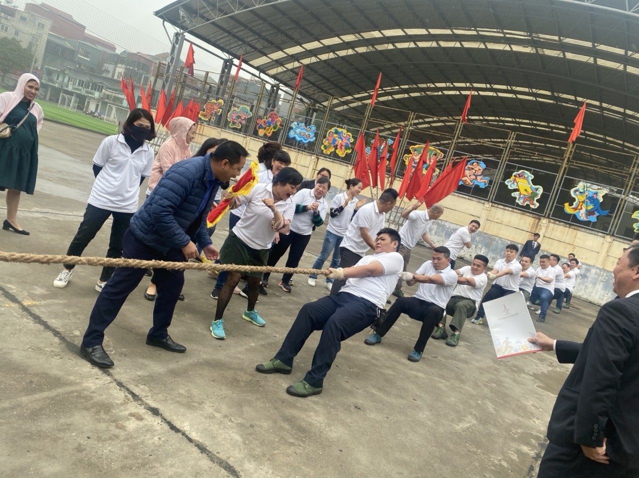 Công ty CP Đồng Xuân tuyển dụng số lượng lớn nhân viên bảo vệ, lái xe, bán hàng, kỹ sư Công ty CP Đồng Xuân tuyển dụng số lượng lớn nhân viên bảo vệ, lái xe, bán hàng, kỹ sư